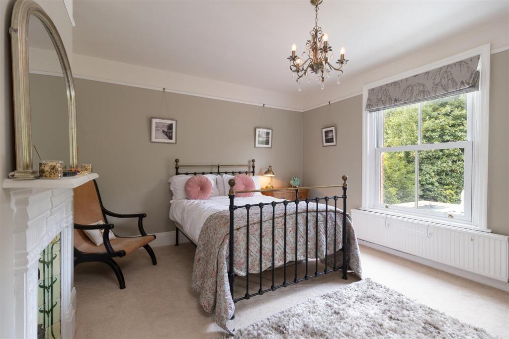 House in Portsmouth - View 5