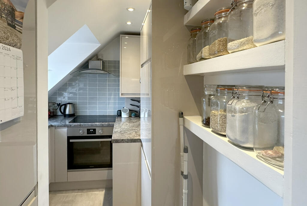 Apartment in Milford on Sea, Milford-on-Sea - View 3