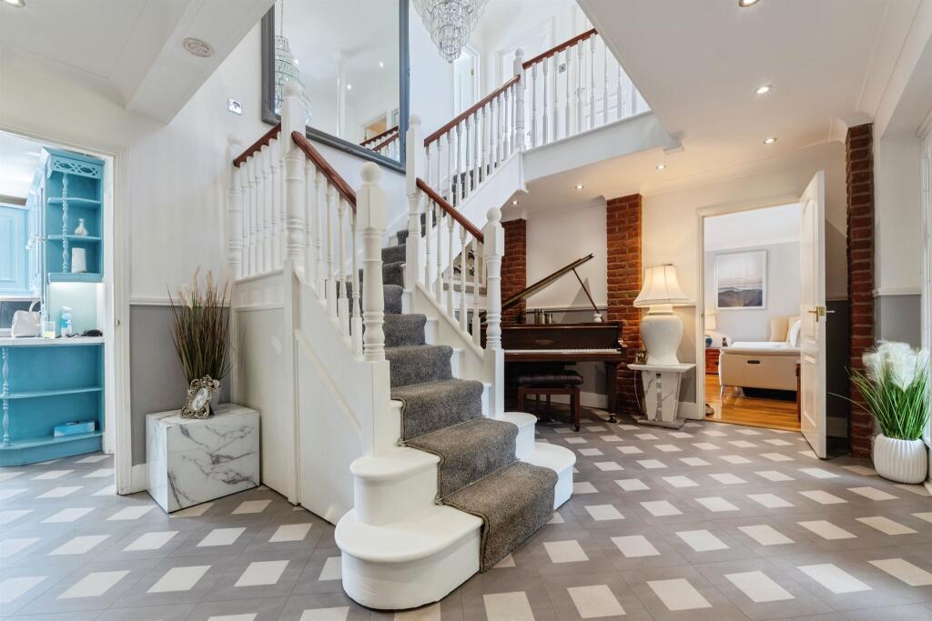 House in Ipswich - View 4
