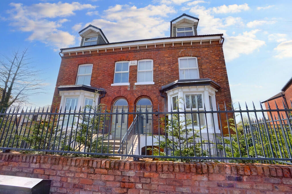1-bed flat on 10, Ryley Mount, Stockport, £125,000