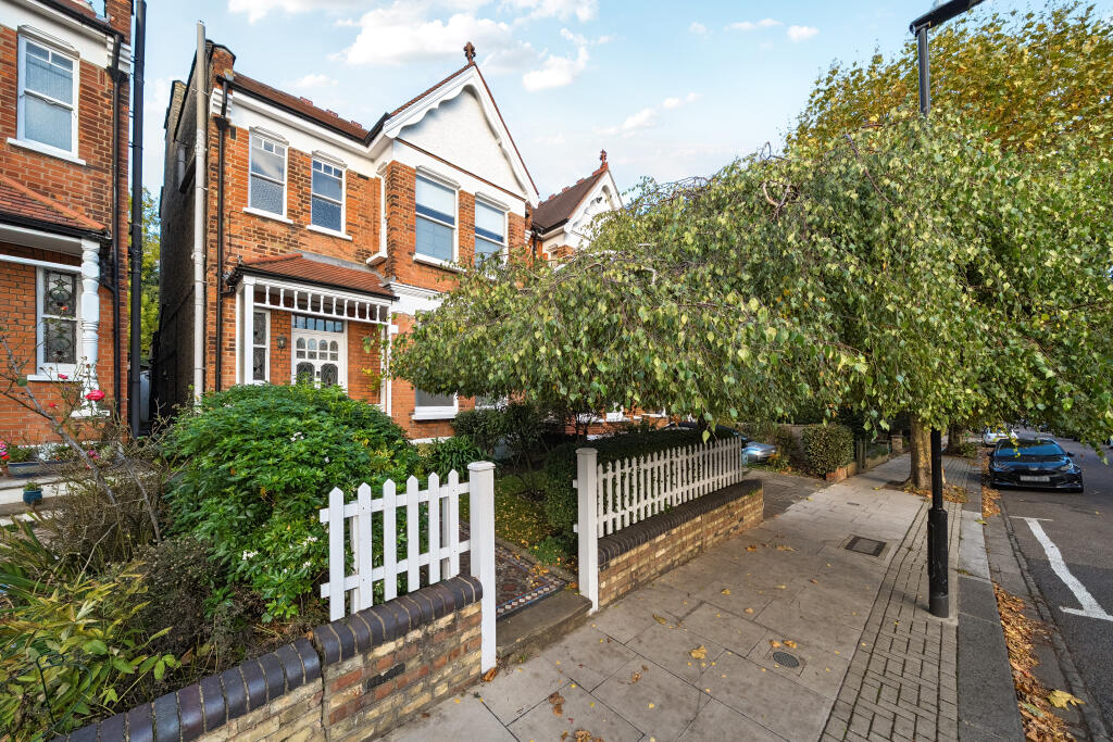 House in London, Hornsey - View 2