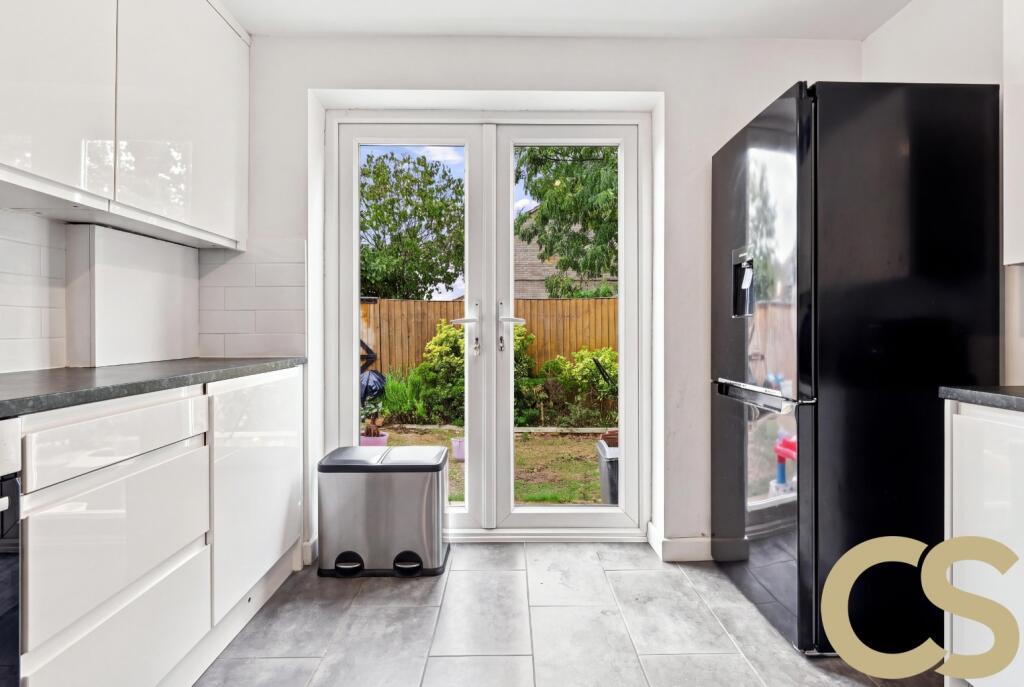 Apartment in Broxbourne, Cheshunt - More