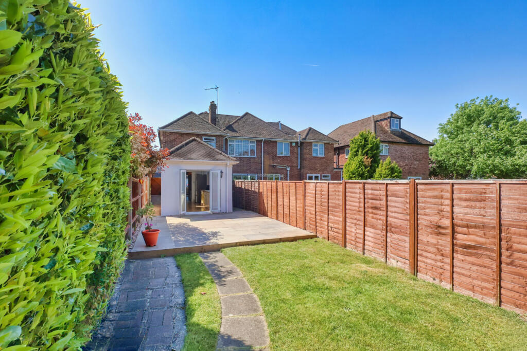Rupert Avenue, High Wycombe, Buckinghamshire, HP12 photo 4