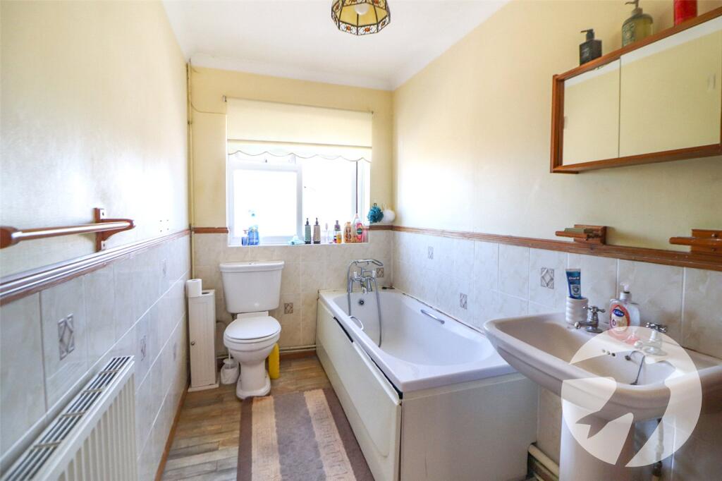 House in Dartford - More