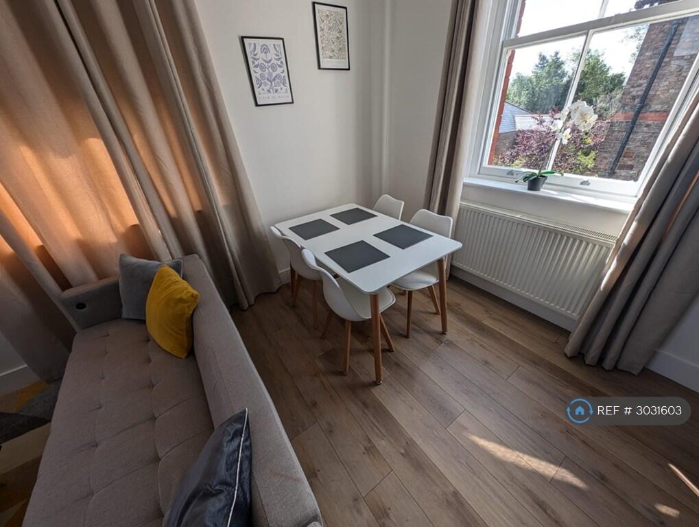 Apartment in Liverpool, Clock Tower Park, Fazakerley - View 4