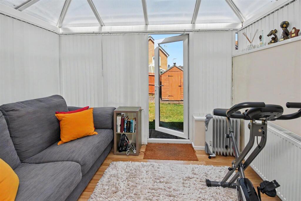 House in Oakley Vale, North Northamptonshire - View 4