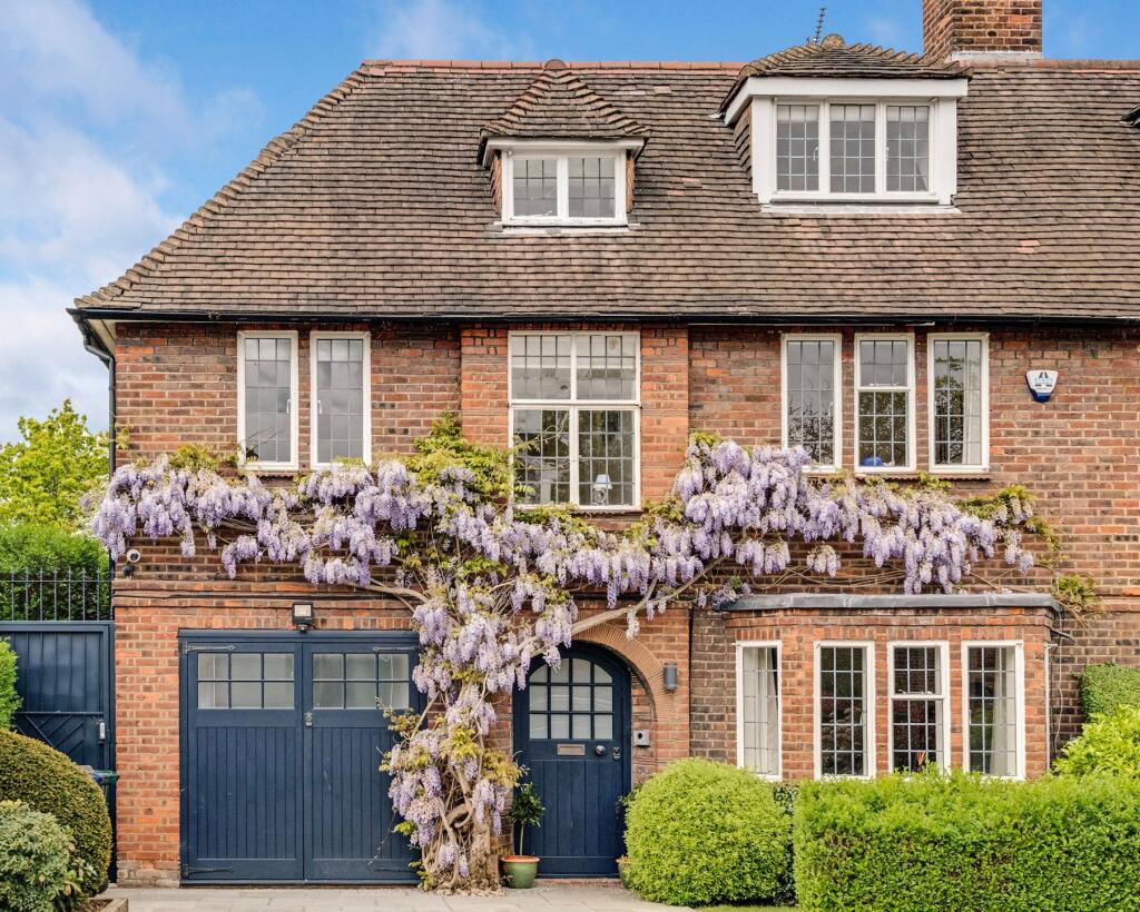 Main image of property: Middleway, London, NW11