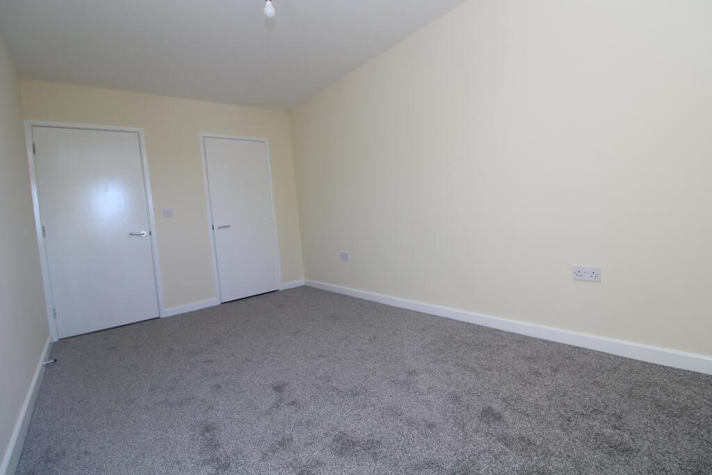 Apartment in Newport - View 3
