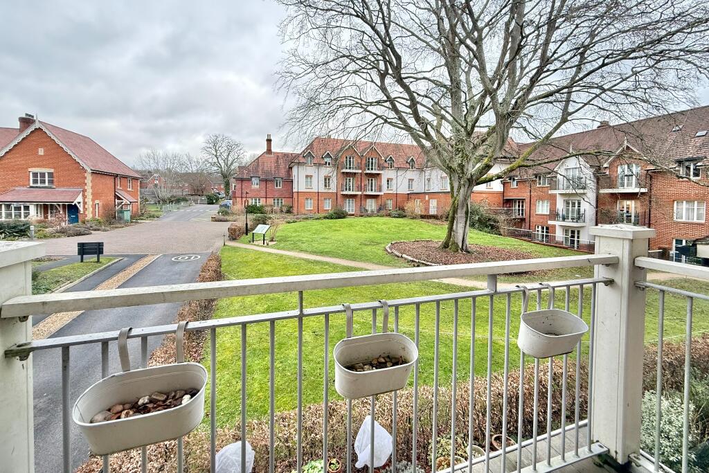 18 Garnier Drive, Bishopstoke Park Retirement Village photo 2