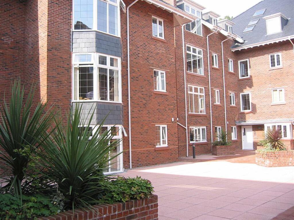 2-bed flat on Central Place, Station Road, Wilmslow, £230,000