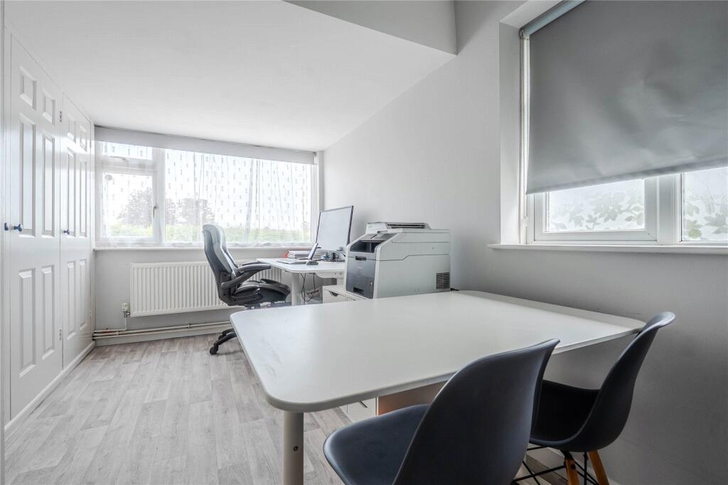 House in Dunstable, Central Bedfordshire - More