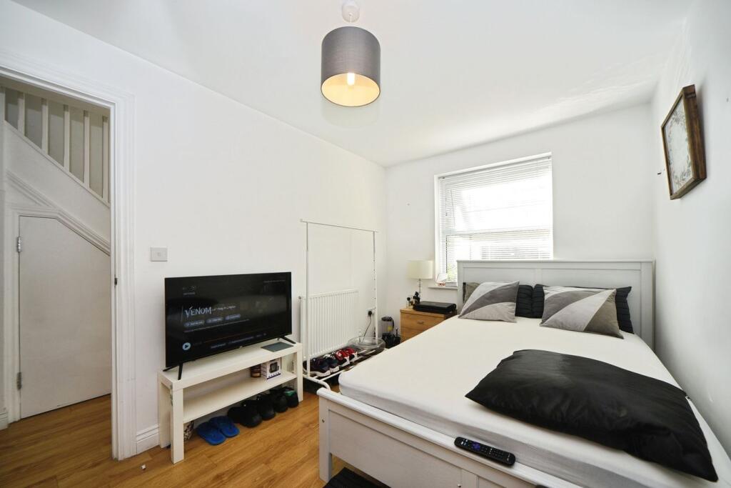 House in Bromley - More