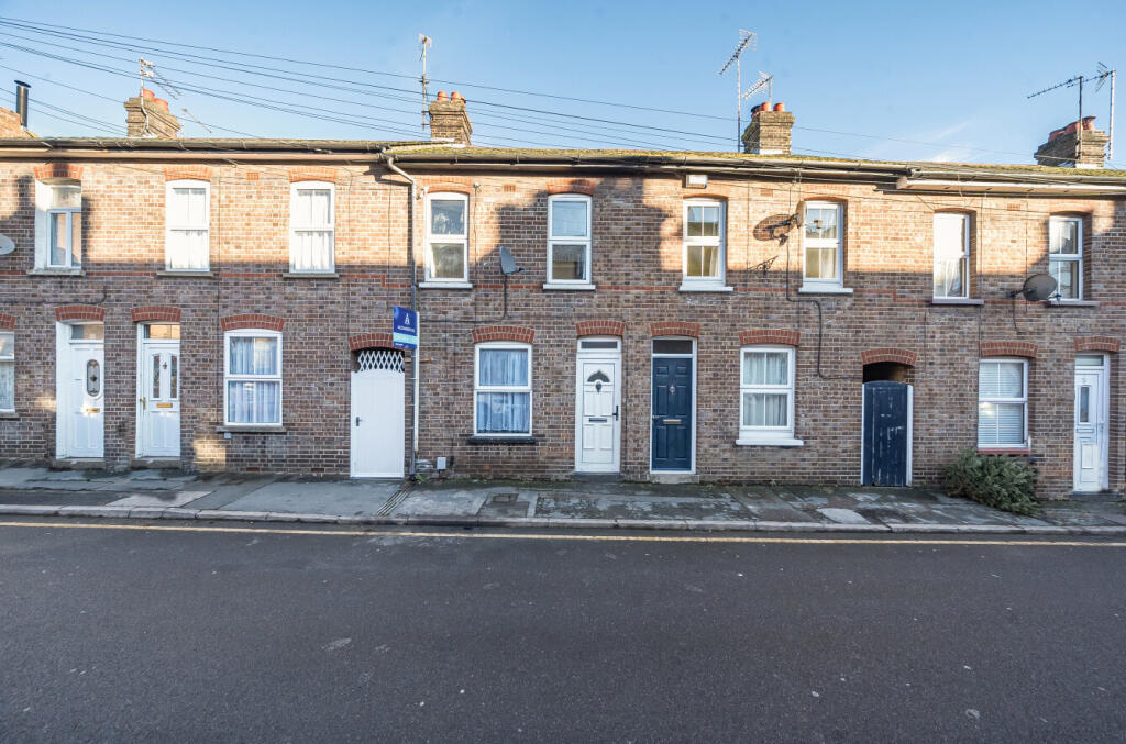 2-bed terraced on Edward Street, Dunstable, Bedfordshire, £260,000