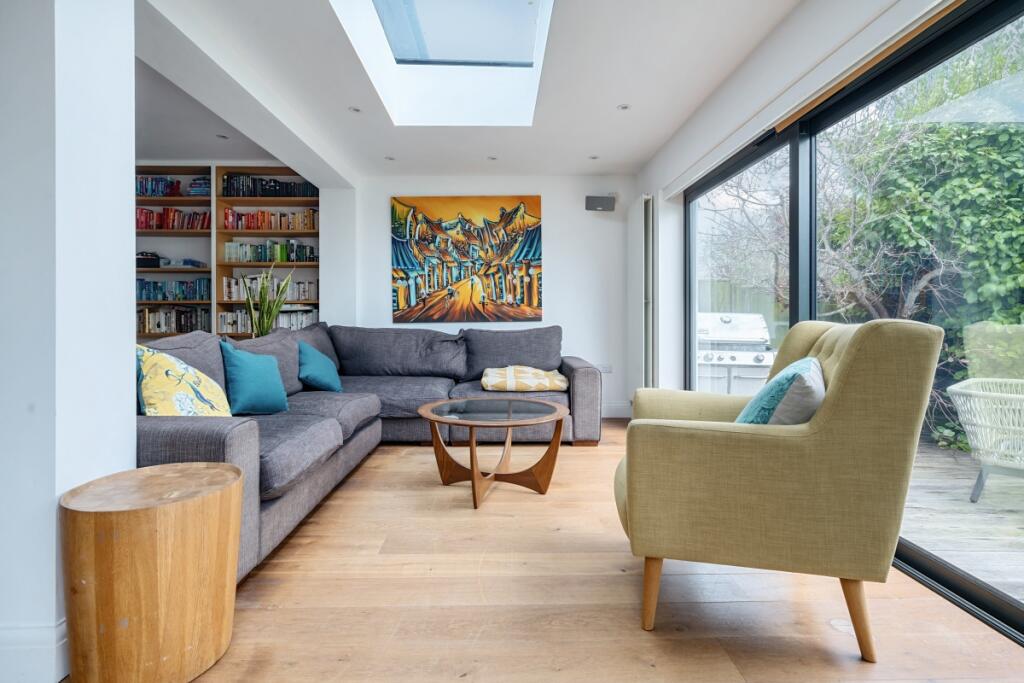 4 bedroom semi-detached house for rent