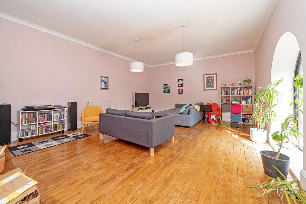 House in Ventnor, Cowlease - More