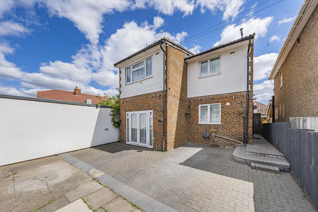 Main image of property: Mount Avenue, Southall