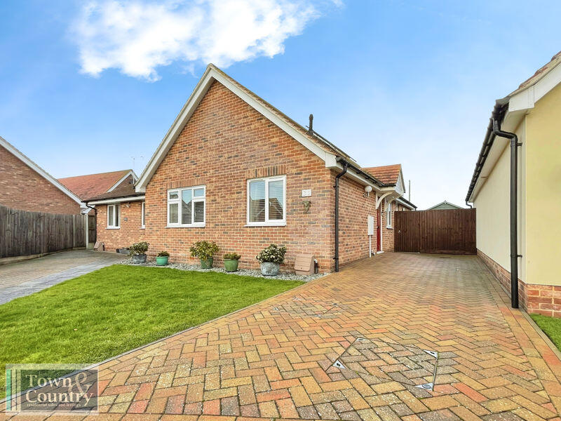3-bed house on Springfield Meadows, Little Clacton, CO16, £290,000