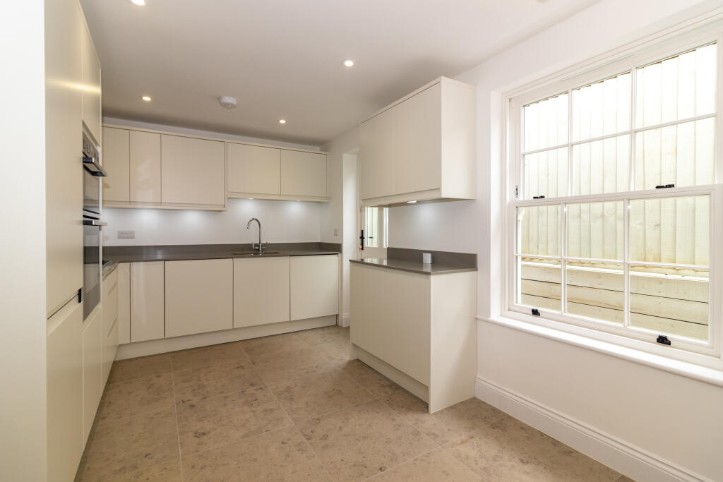 House in Southampton - View 5