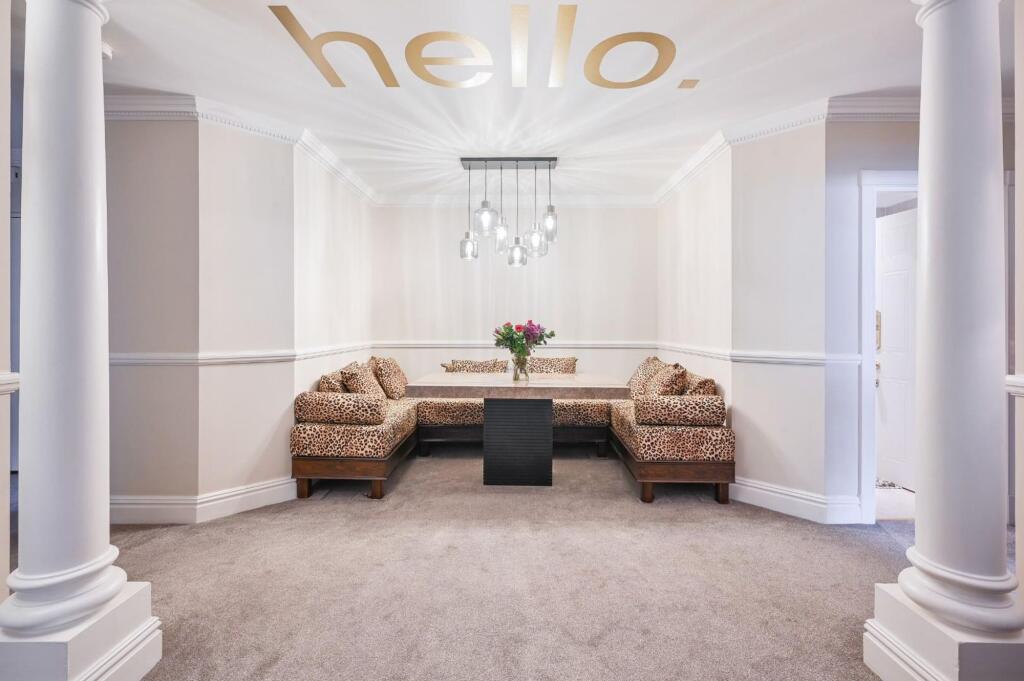 Apartment in Reigate and Banstead, Surrey - View 2