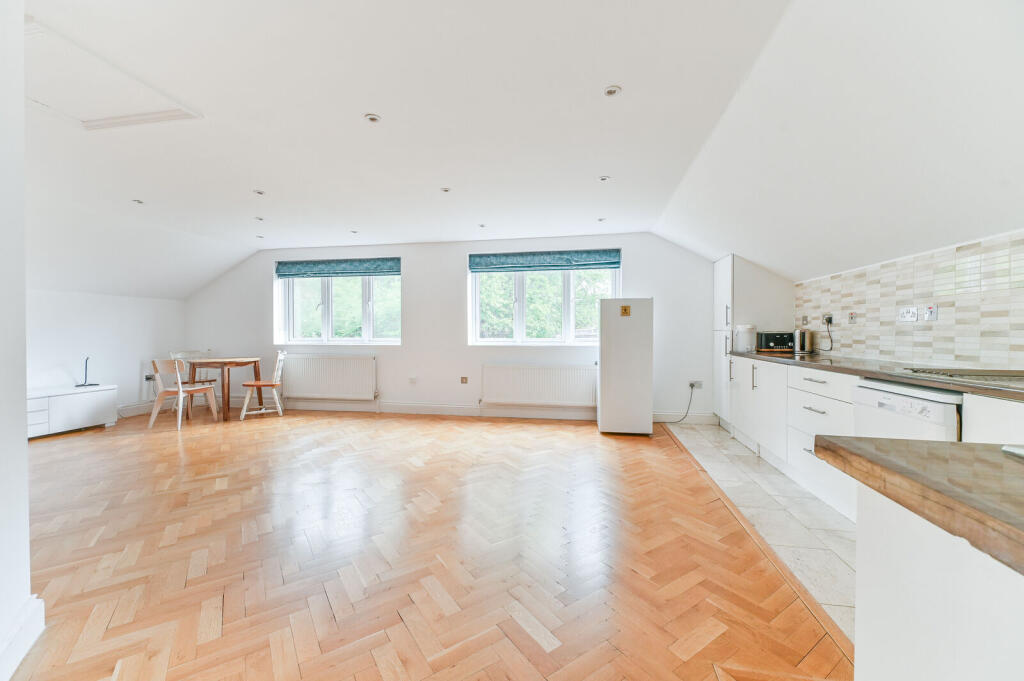 2-bed flat on Bentons Lane, West Norwood, London, SE27, £450,000