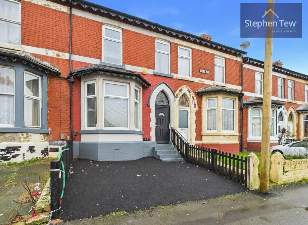 4-bed flat on Regent Road, Blackpool, FY1, £220,000
