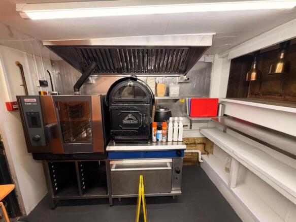 Kitchen 2.jpg