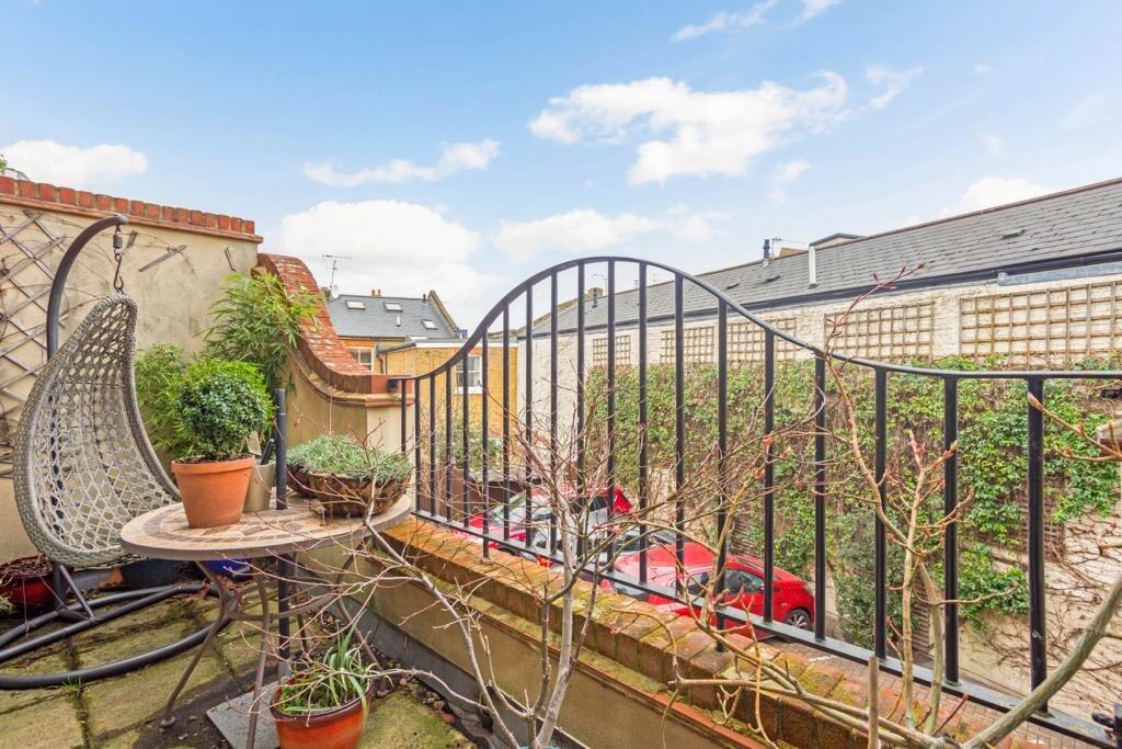 House in London - View 3