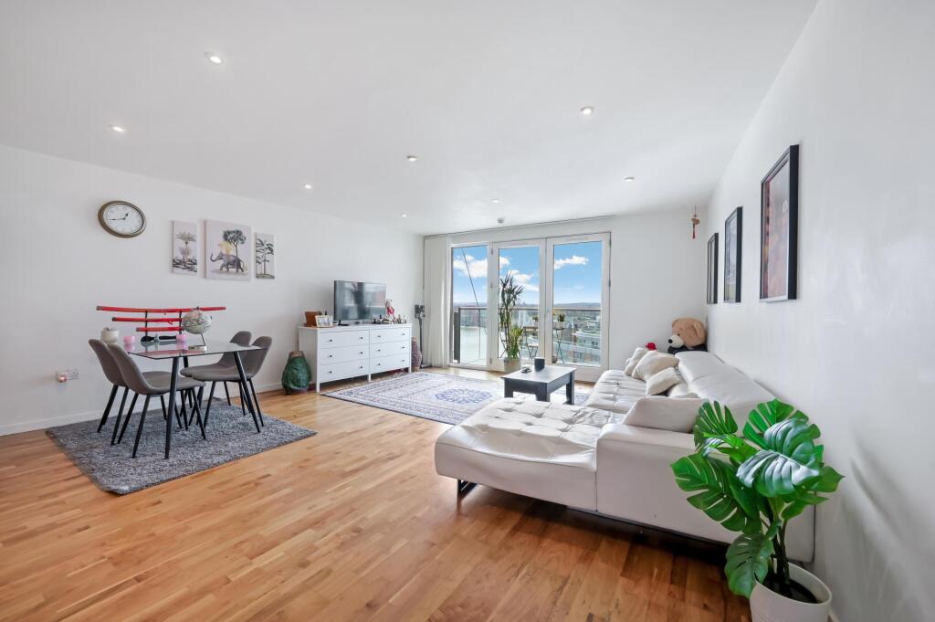Main image of property: New Providence Wharf, 1 Fairmont Avenue, E14