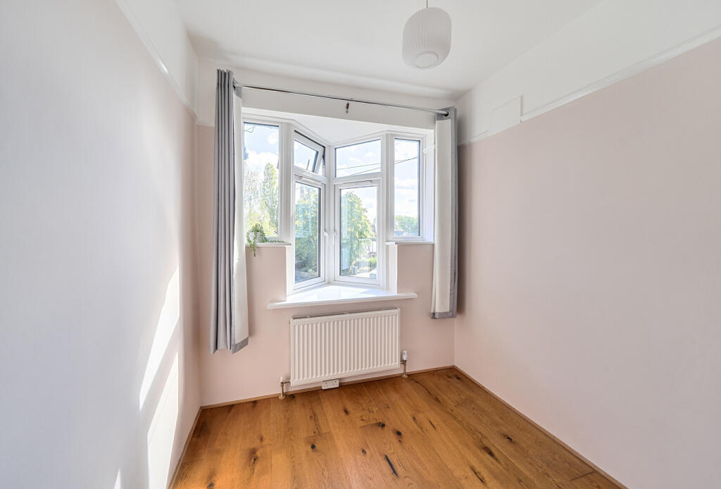 Apartment in London, Kingsbury - More