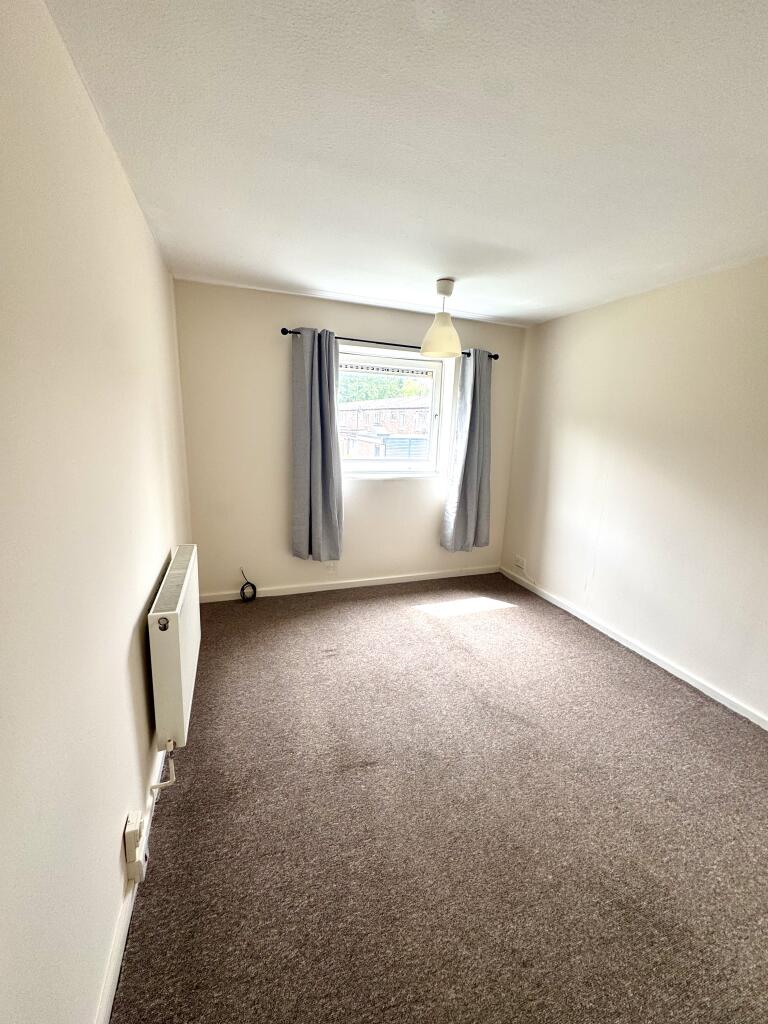 Apartment in London, Lennox Estate, Roehampton - View 5
