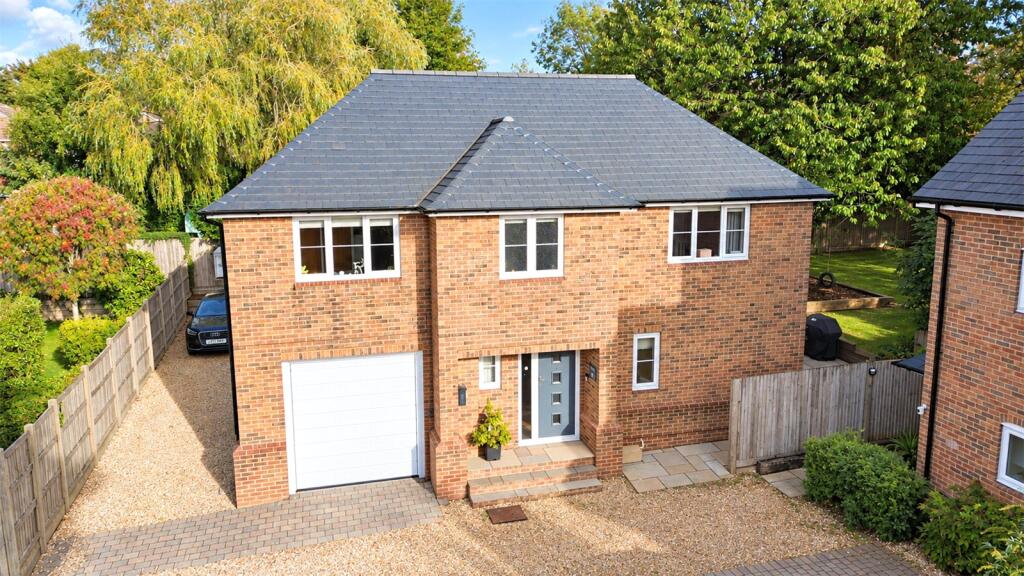 4-bed detached on Winchester Road, Four Marks, Alton, Hampshire, GU34, £750,000