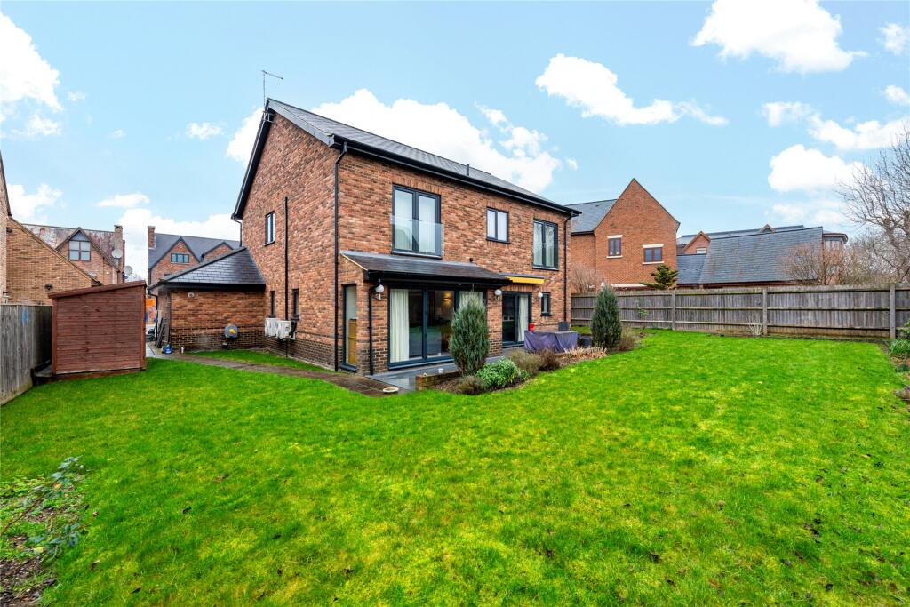 House in Milton Keynes, Monkston Park, Kents Hill, Monkston and Brinklow - View 4