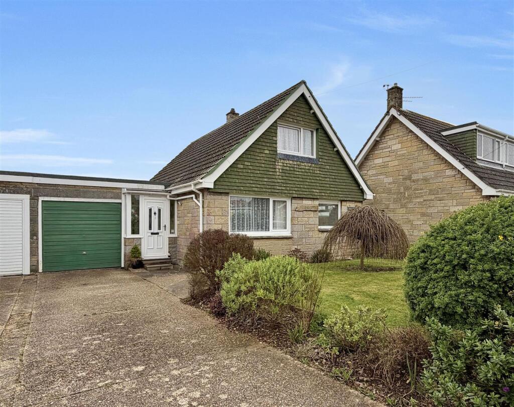 3-bed detached on Holford Road, Wootton Bridge, £345,000