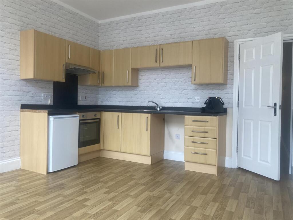 Main image of property: 89-93 High Street, Bedford