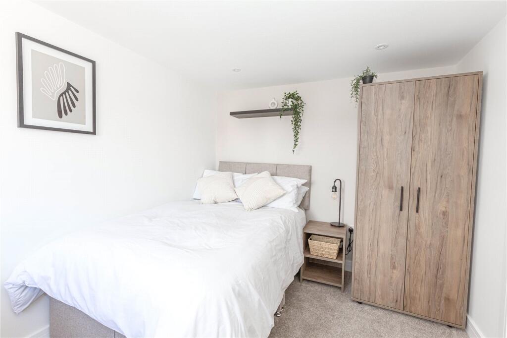 6 bedroom terraced house for rent