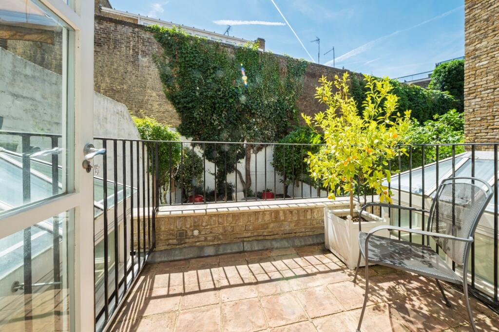 House in London, Knightsbridge - More