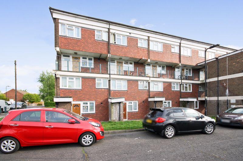 2-bed apartment on Godfrey Avenue, Northolt, £260,000