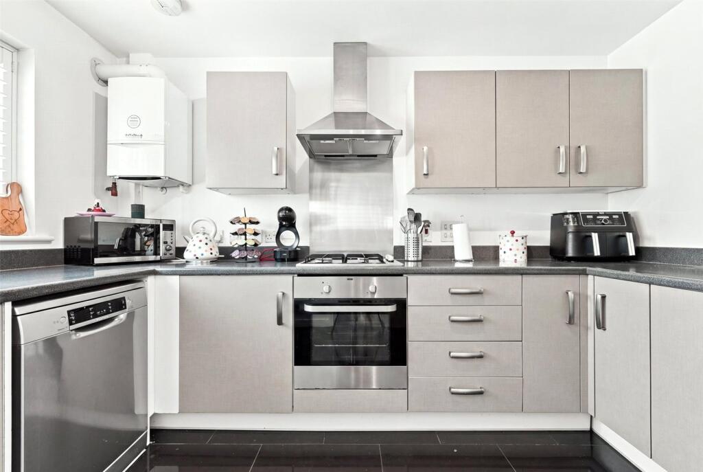 House in Rochford - More