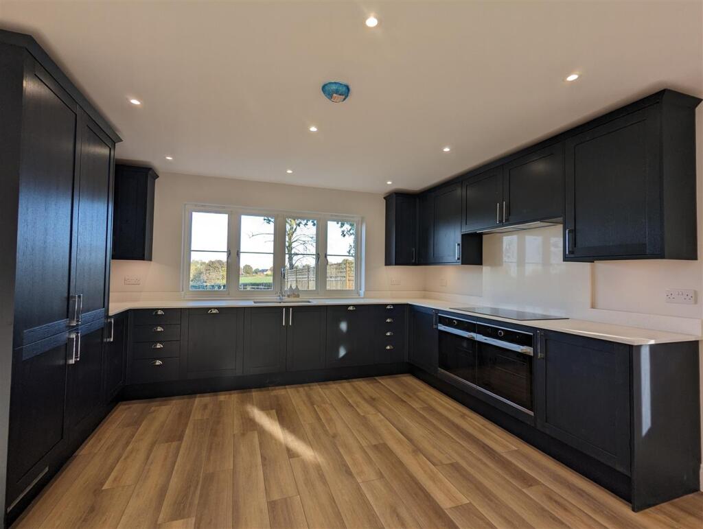 House in Tunbridge Wells, Mile Oak, Brenchley - View 4