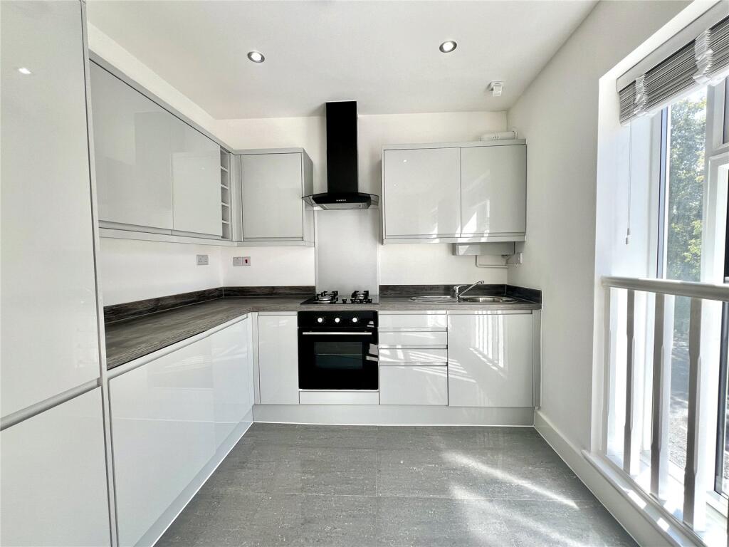 Apartment in Guildford, Surrey - View 2