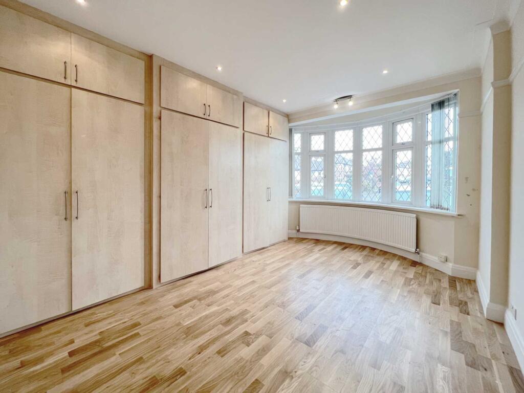 House in London, Royal Borough of Kingston upon Thames - View 5