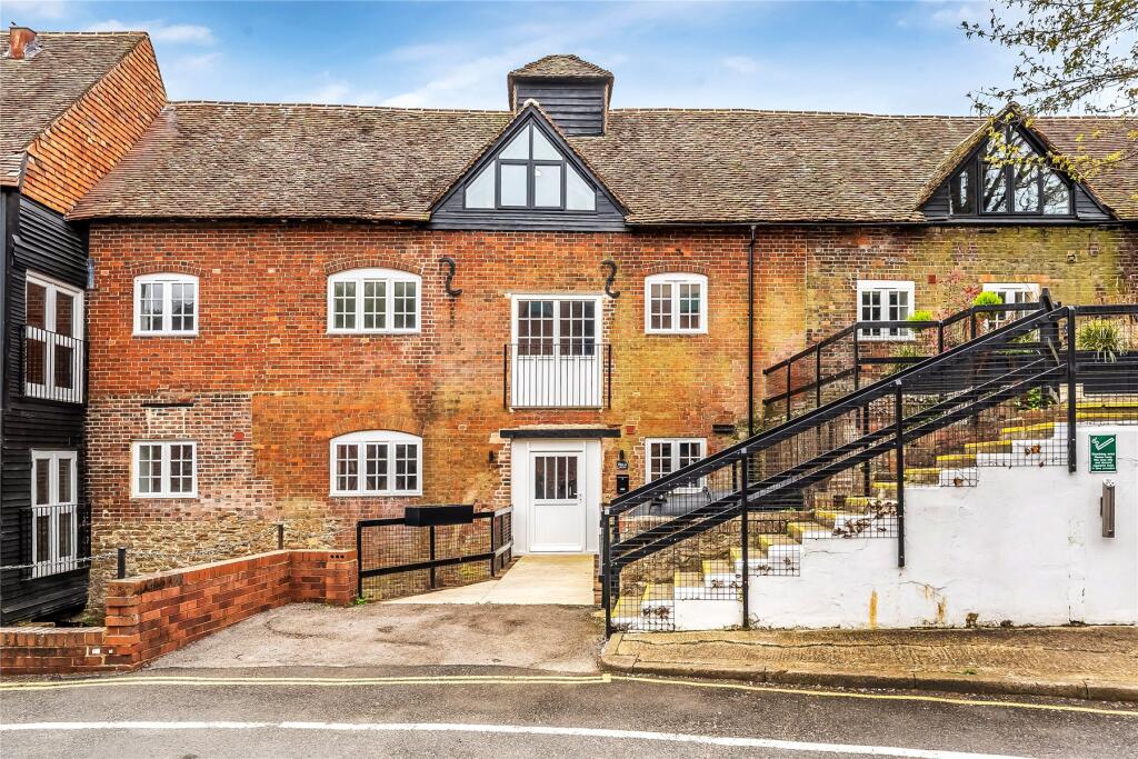 1-bed flat on Mill Lane, Godalming, Surrey, GU7, £325,000
