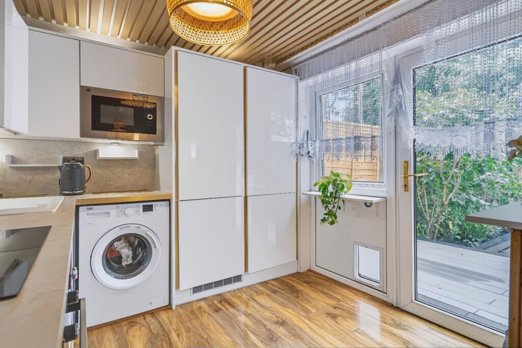 House in Livingston, Ladywell - More
