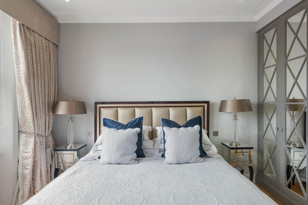 Apartment in London, Royal Borough of Kensington and Chelsea - More