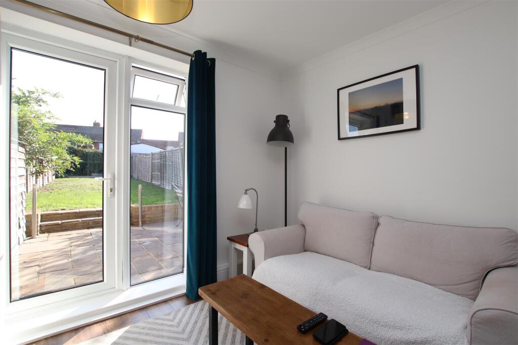 Apartment in Dartford, Temple Hill - View 3