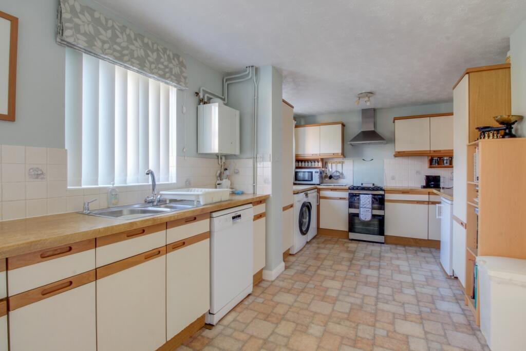House in Luton, Leighton-Linslade - More