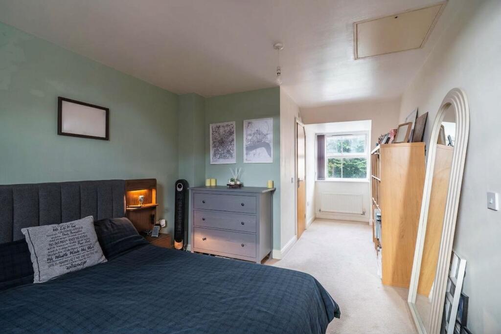House in Hull - View 4