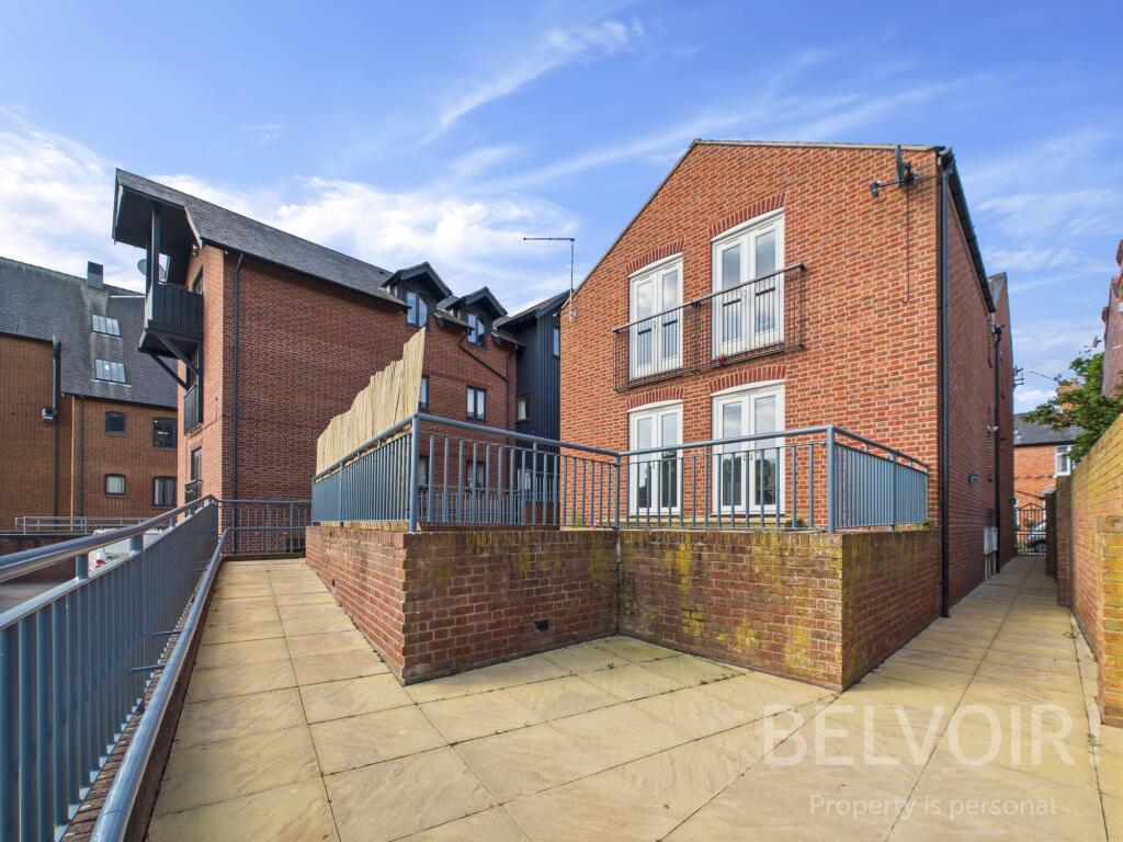 2-bed flat on Longner Street, Town Centre, Shrewsbury, SY3, £175,000