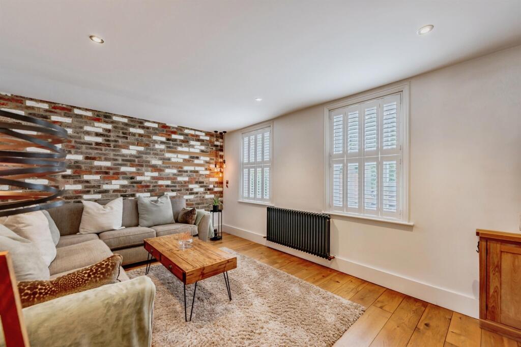House in Crawley, Copthorne - View 5
