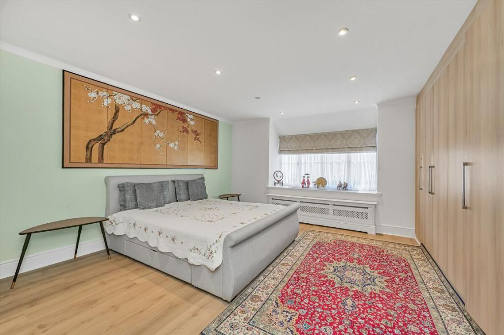 House in Kingston upon Thames, Coombe - View 5